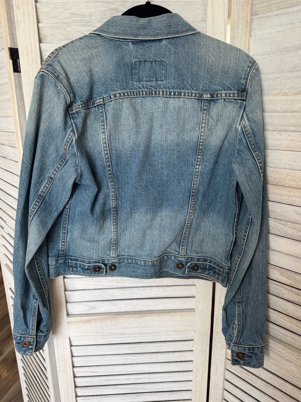 Levi's Medium Blue Vintage Wash Denim Trucker Jacket - Picture 3 of 6